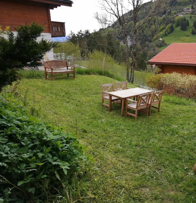 Confortable Chalet Avec Magnifique Vue En Gruyere. ชาร์มมี ภายนอก รูปภาพ