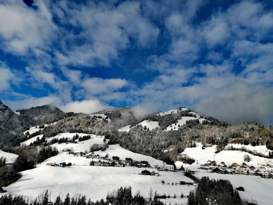 Confortable Chalet Avec Magnifique Vue En Gruyere. ชาร์มมี ภายนอก รูปภาพ