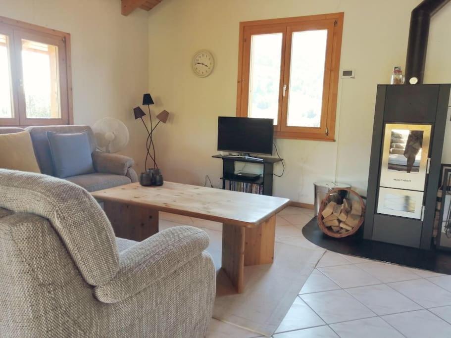 Confortable Chalet Avec Magnifique Vue En Gruyere. ชาร์มมี ภายนอก รูปภาพ