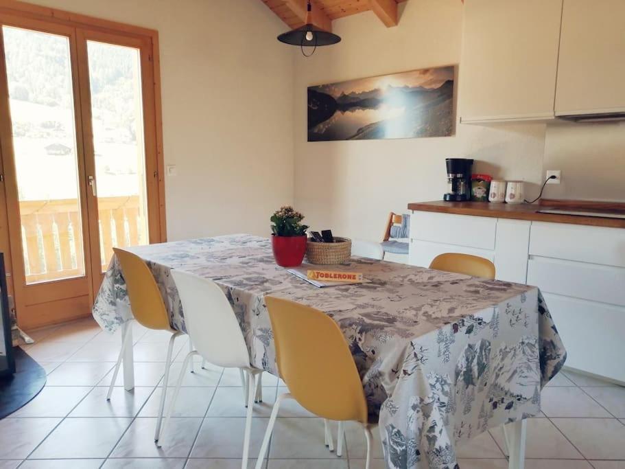 Confortable Chalet Avec Magnifique Vue En Gruyere. ชาร์มมี ภายนอก รูปภาพ